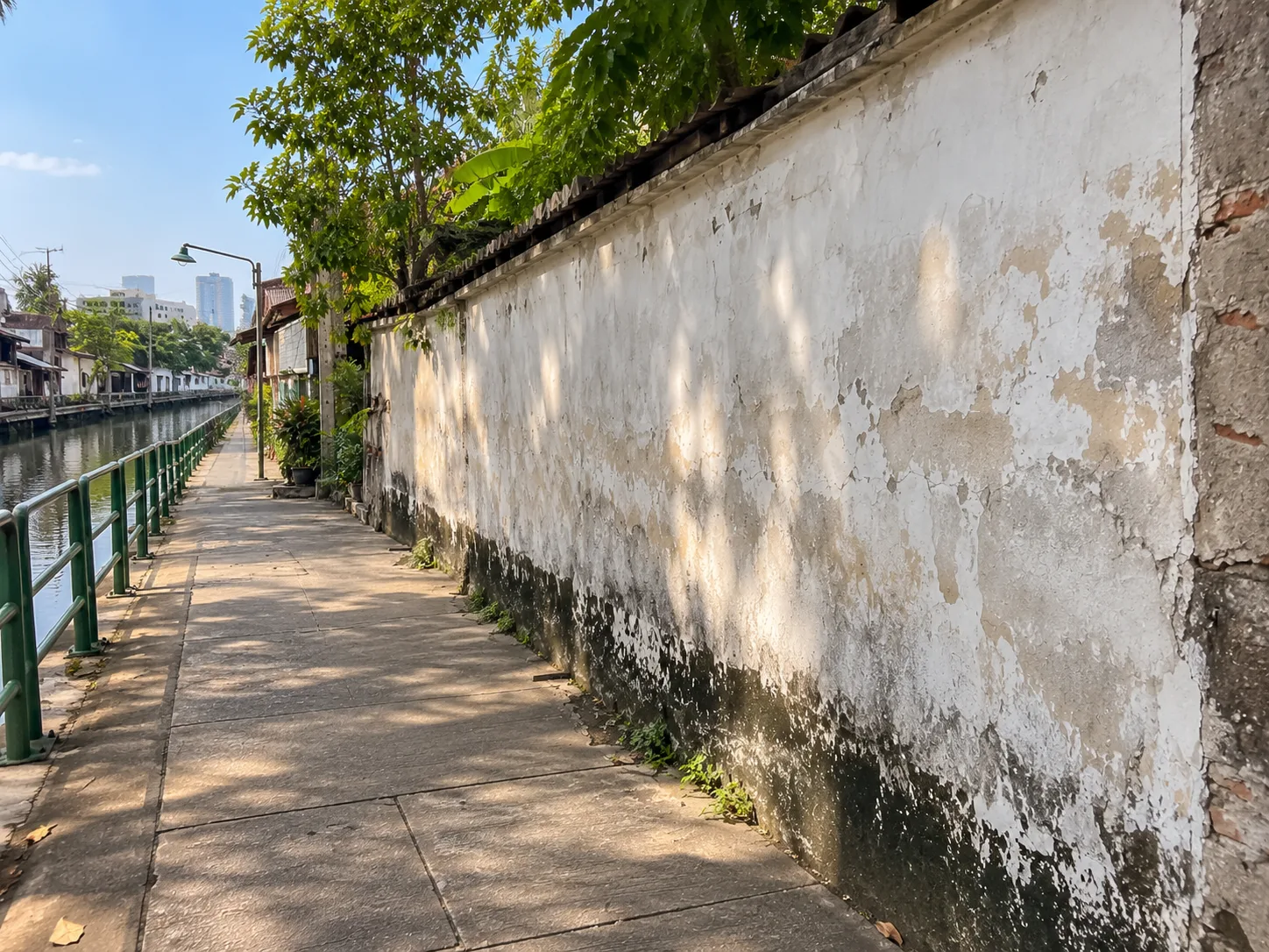 Canal-side wall — photo 2